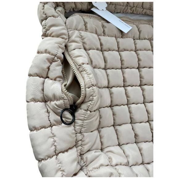 Street Level Cleo Ivory large quilted nylon puffer tote bag NWT & dust bag - Picture 5 of 10